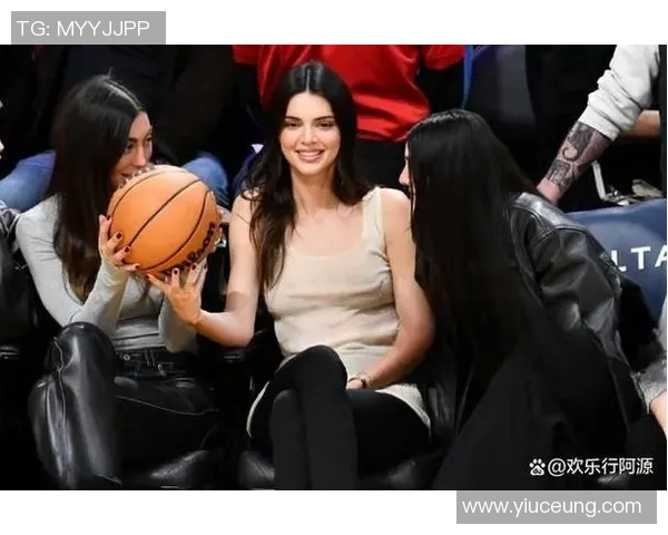 足球明星与肯豆的浪漫故事揭示了体育与时尚的完美结合 足球明星与肯豆的浪漫故事揭示了体育与时尚的完美结合